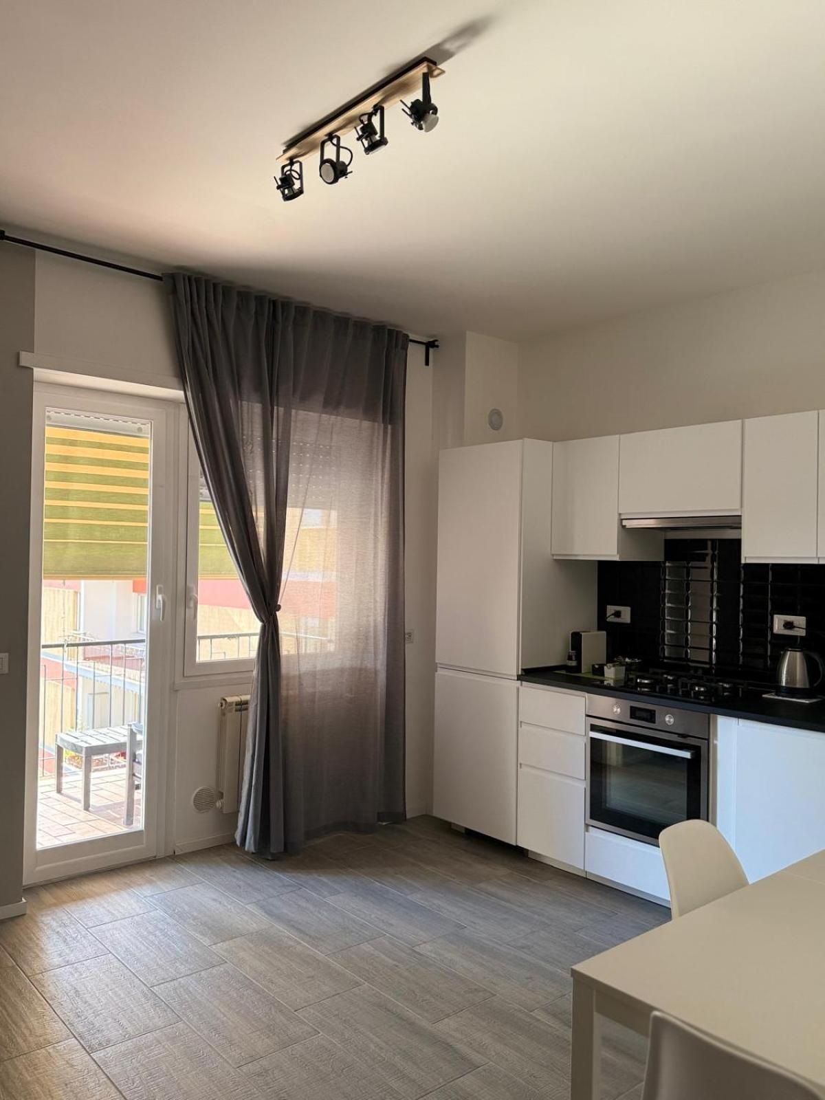 Tiburtina Flam Guest House Рим Екстер'єр фото